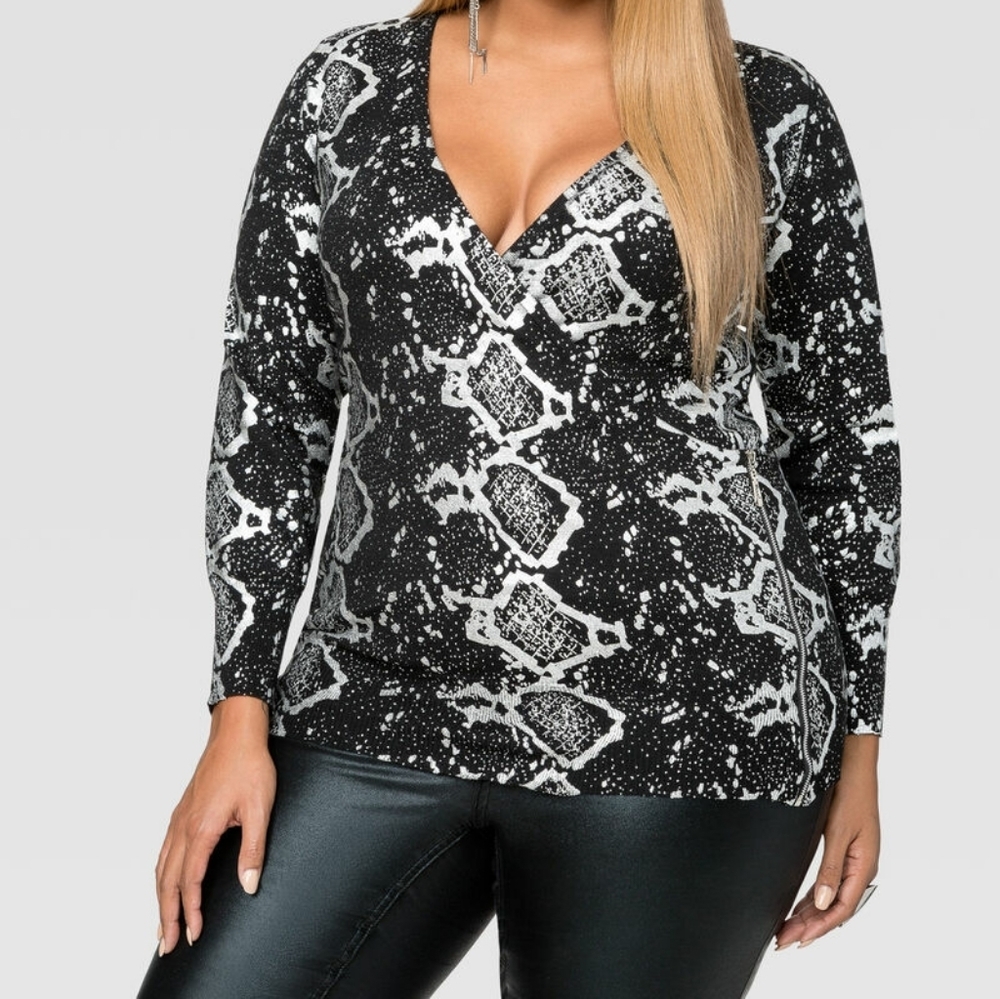 Ashley Stewart Snake Print V-Neck Top Size 12 NWT